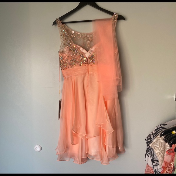 Dress - Picture 3 of 4